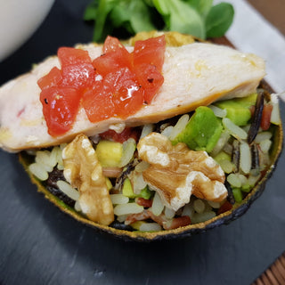 AGUACATES RELLENOS CON ARROZ SALVAJE Y PAVO