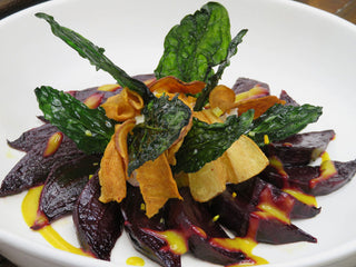 REMOLACHA Y FETA CON CHIPS VEGETALES